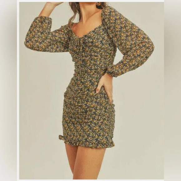 Lush‎ Black Ruched Sheath Mini Dress Size Small Yellow
Sweetheart Ruffle NEW - Picture 8 of 16